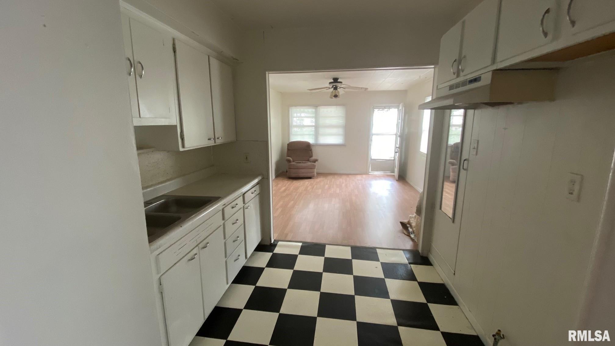 2912 South 3rd Street Springfield, IL 62703 - Photo 7 of 18