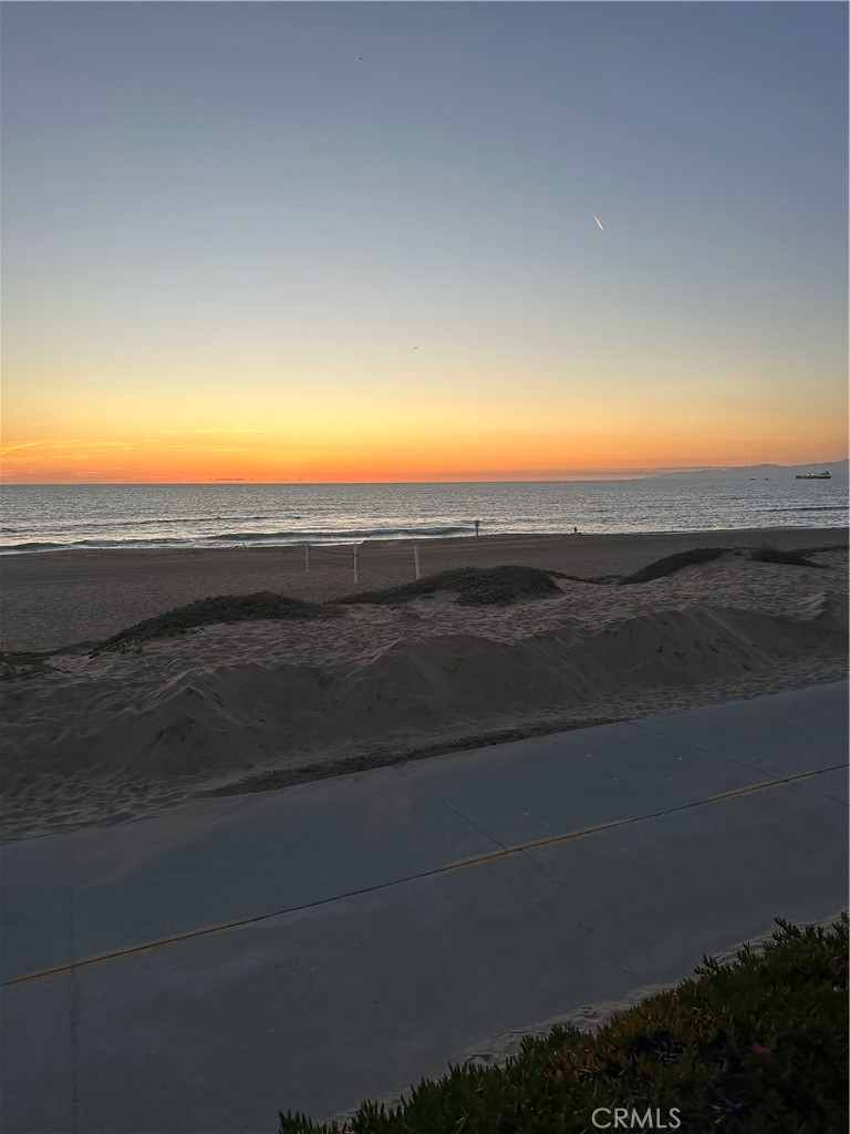 733 Manhattan Beach Boulevard, Unit B Manhattan Beach, CA 90266 - Photo 10 of 11 a view of an ocean from a balcony