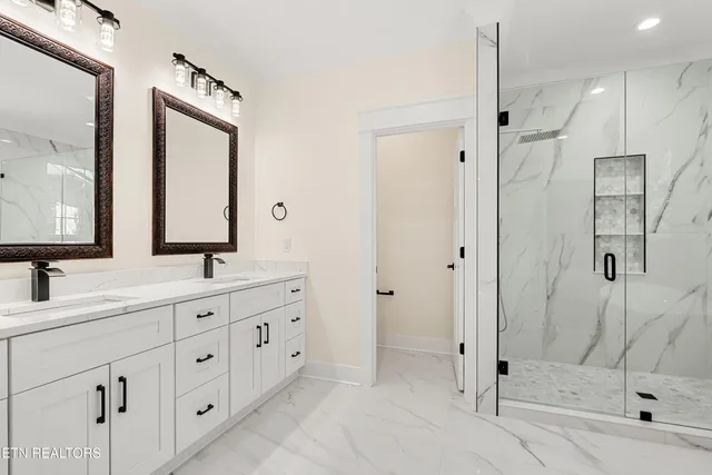 $690,000 | 207 Inata Trail, Loudon, TN 37774