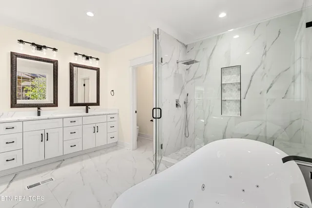 $690,000 | 207 Inata Trail, Loudon, TN 37774