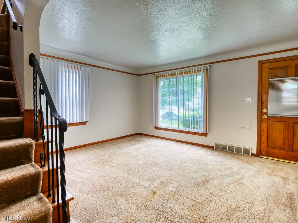 6202 Ridgewood Avenue Parma, OH 44129 - Photo 8 of 24