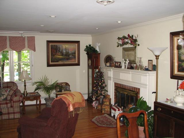 1616 Wilbur Road Southwest Roanoke, VA 24015 - Photo 4 of 6 living room