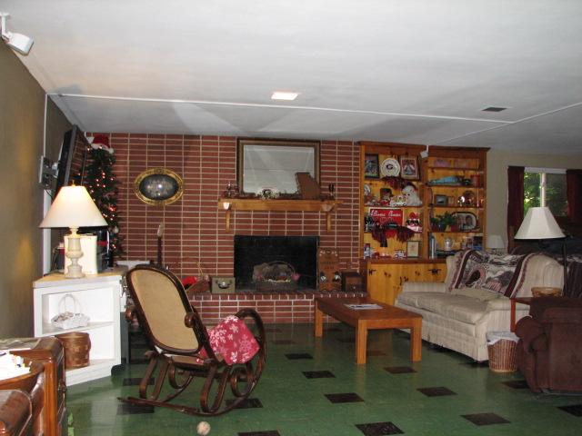 1616 Wilbur Road Southwest Roanoke, VA 24015 - Photo 6 of 6 family room