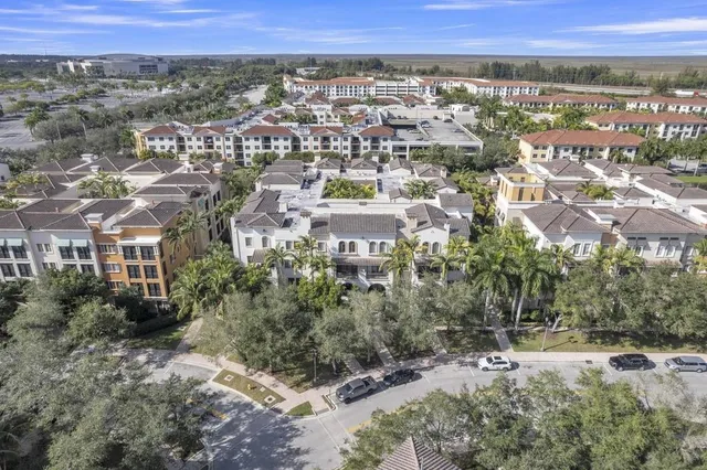 a view of a livingroom with furniture