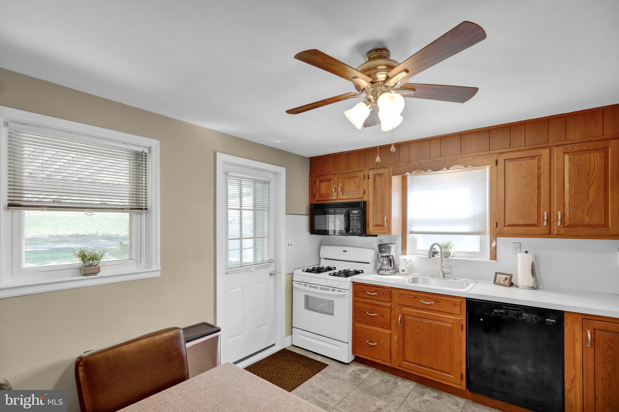 329 Egle Road Reading, PA 19601 - Photo 7 of 30