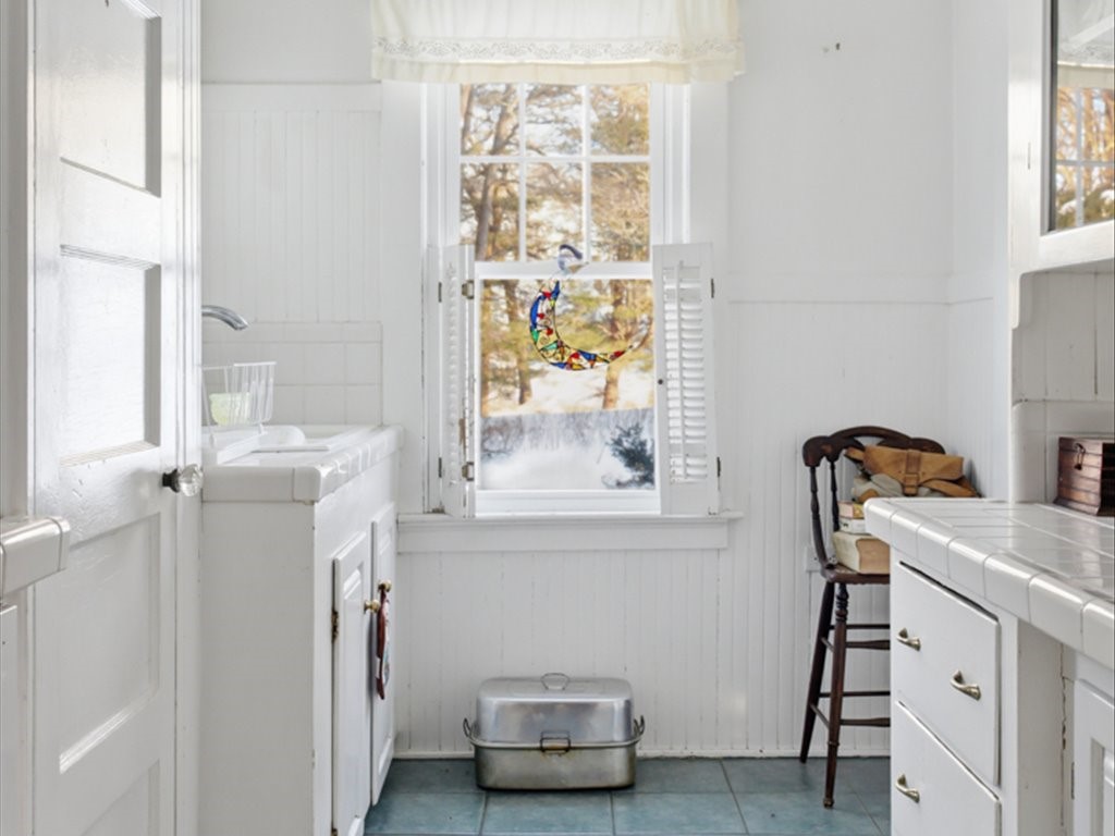 21 Linden Street Westerly, RI 02891 - Photo 15 of 36