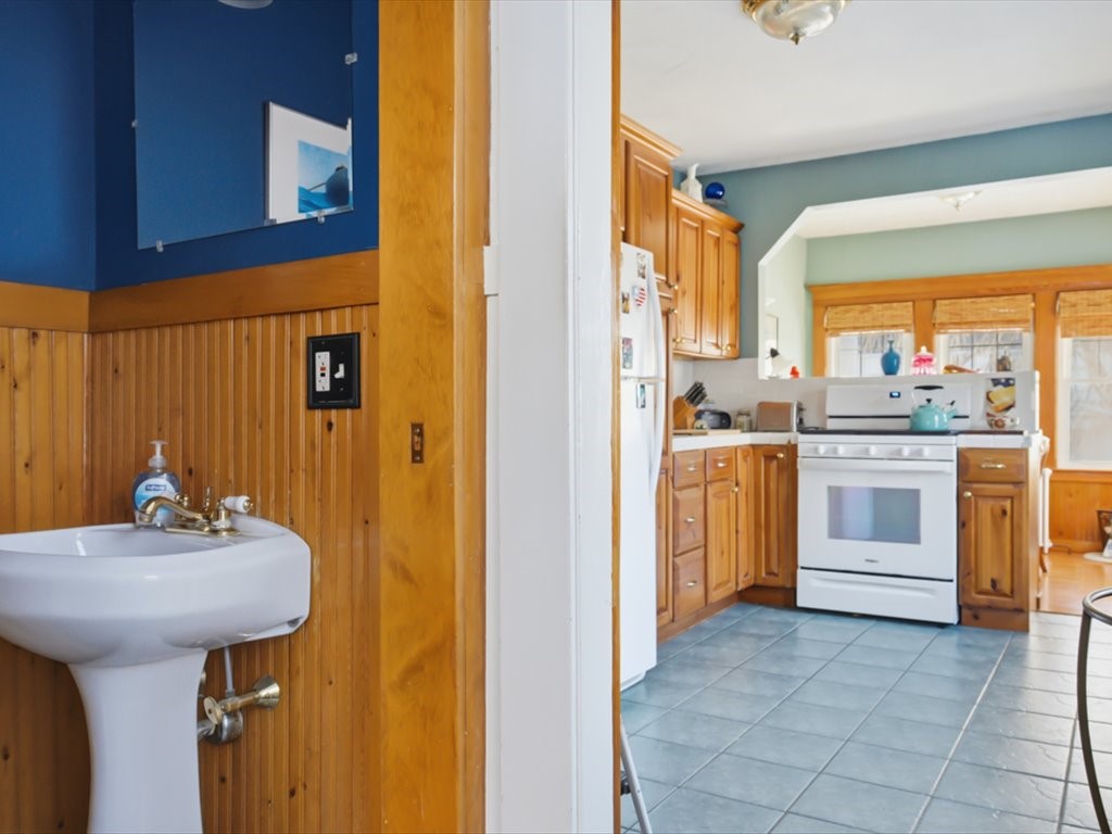 21 Linden Street Westerly, RI 02891 - Photo 21 of 36