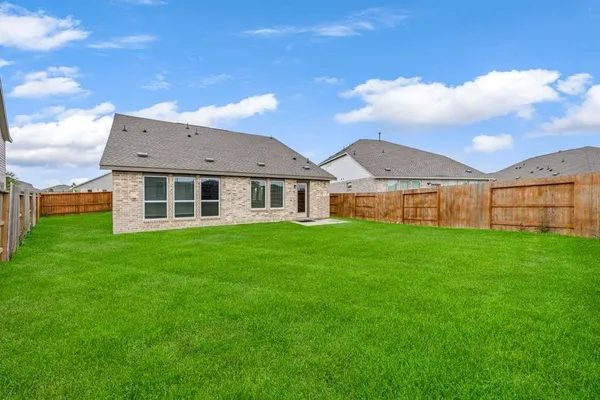 a view of a yard in front of a house with a yard