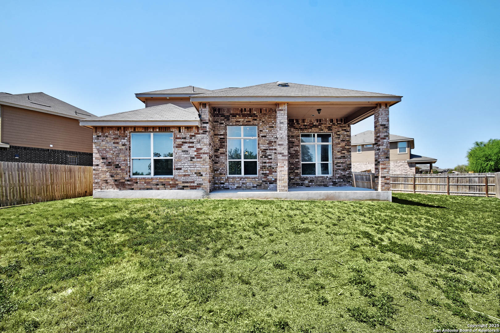 7327 Lunar Eclipse Converse, TX 78109 - Photo 24 of 24 front view of a house with a big yard