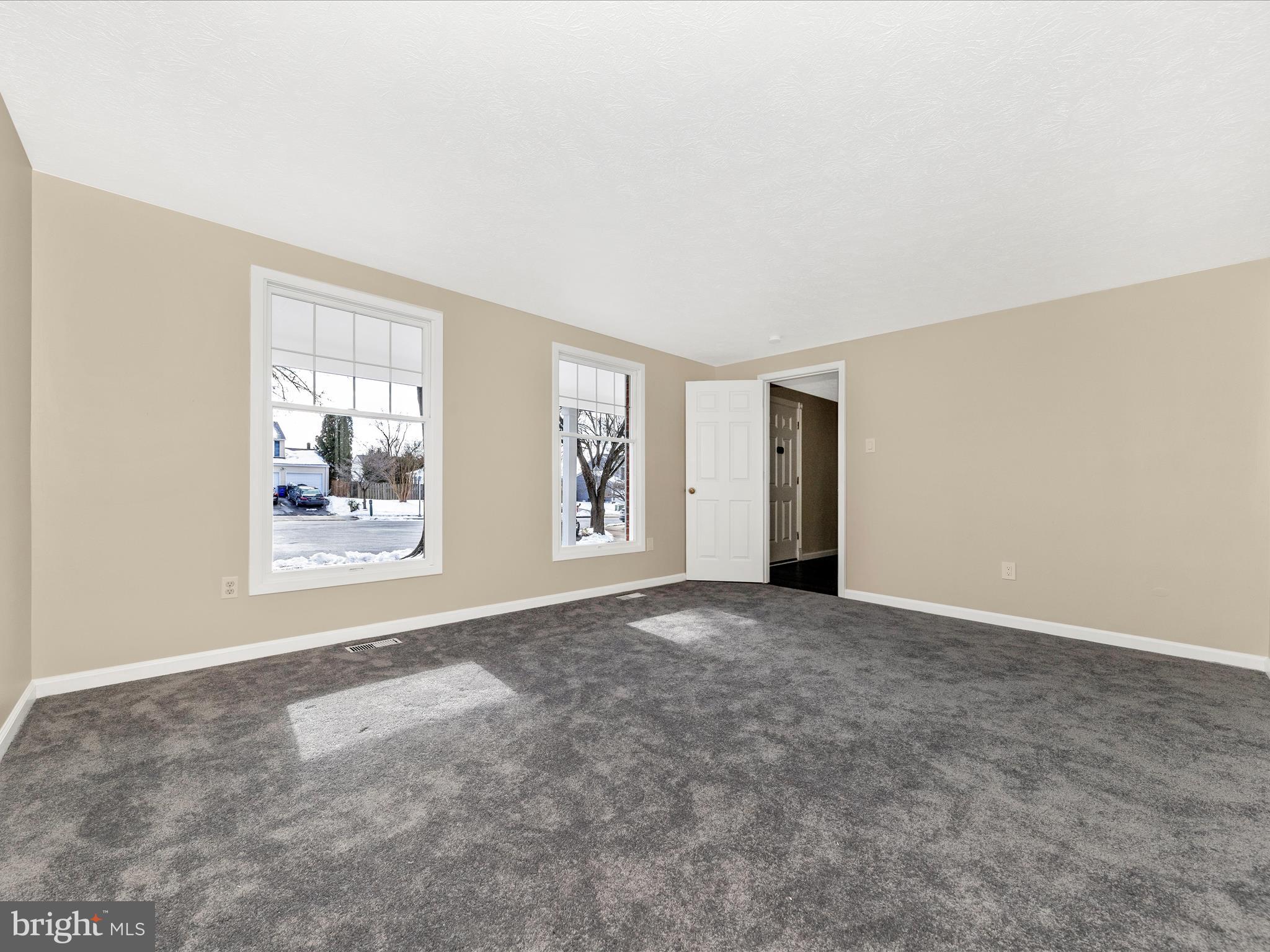 1381 Fox Run Court Frederick, MD 21703 - Photo 5 of 56 Living Room