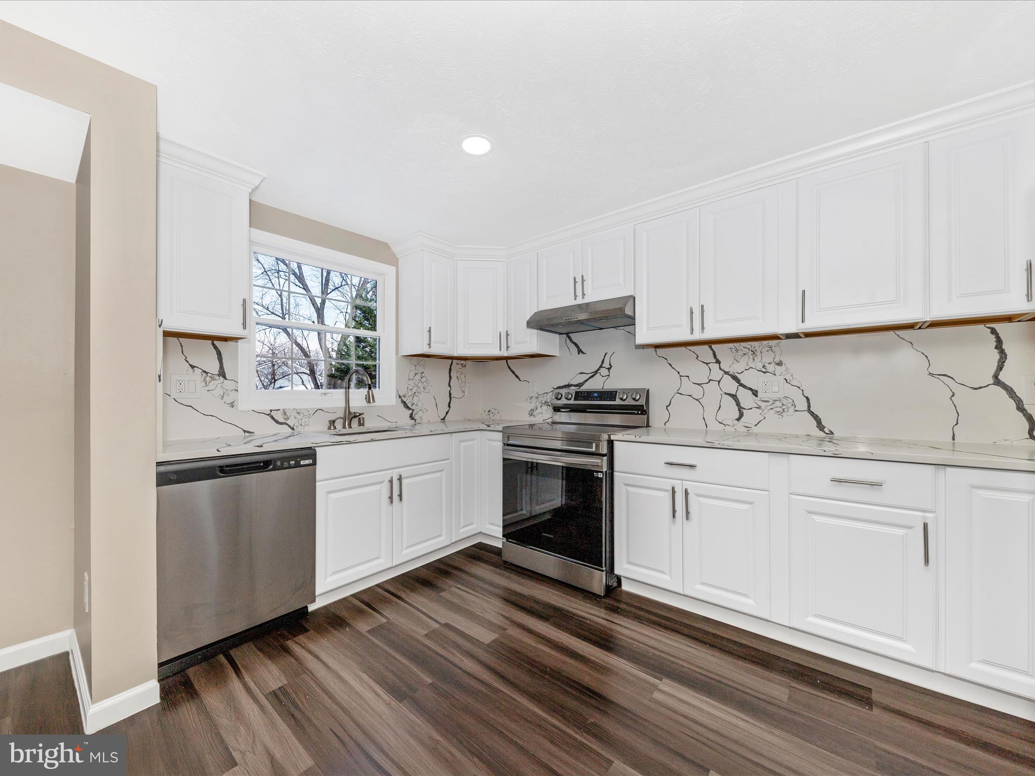 1381 Fox Run Court Frederick, MD 21703 - Photo 7 of 56 Kitchen