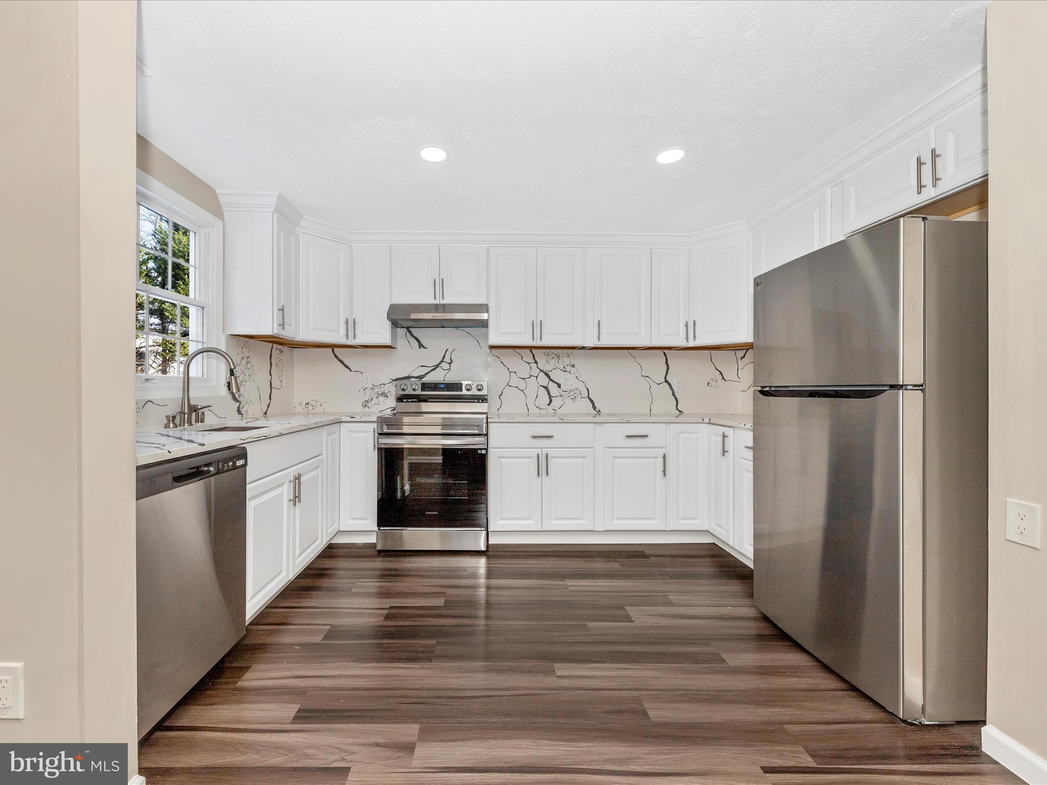 1381 Fox Run Court Frederick, MD 21703 - Photo 8 of 56 Kitchen