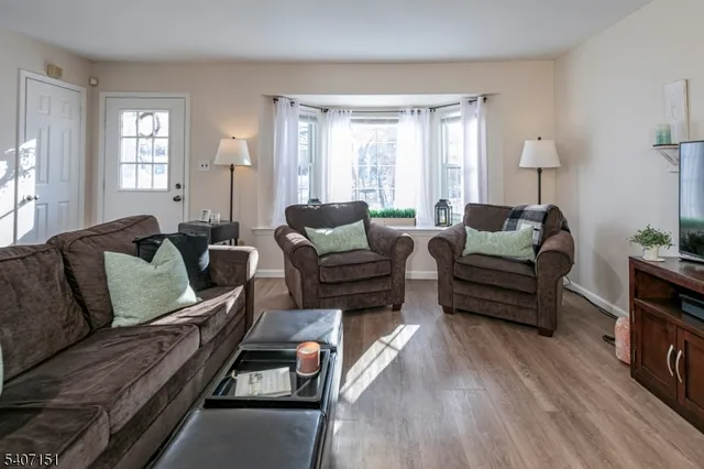 $395,000 | 1706 William And Mary Common, Hillsborough, NJ 08844