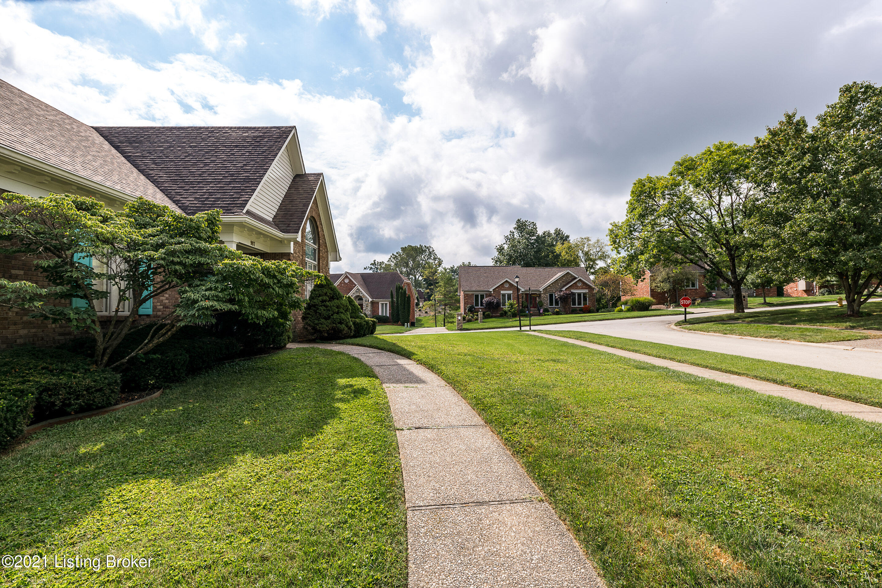 907 Ramsgate Court Louisville, KY 40299 - Photo 39 of 40 DHI-3