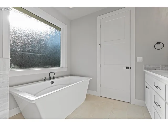 $749,937 | 14192 Southeast Iseli Lane, Clackamas, OR 97015