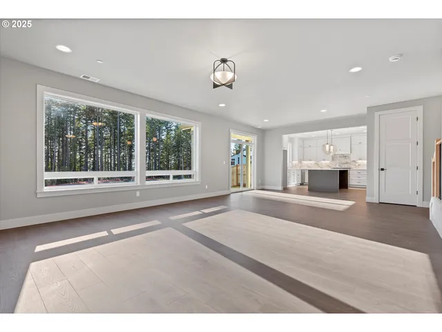 $749,937 | 14192 Southeast Iseli Lane, Clackamas, OR 97015