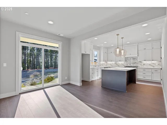 $749,937 | 14192 Southeast Iseli Lane, Clackamas, OR 97015