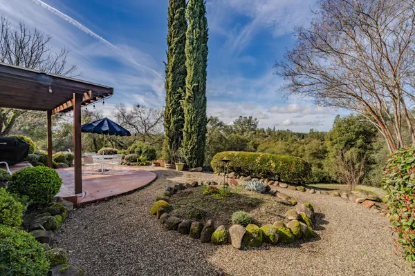 a view of a backyard patio and fire pit