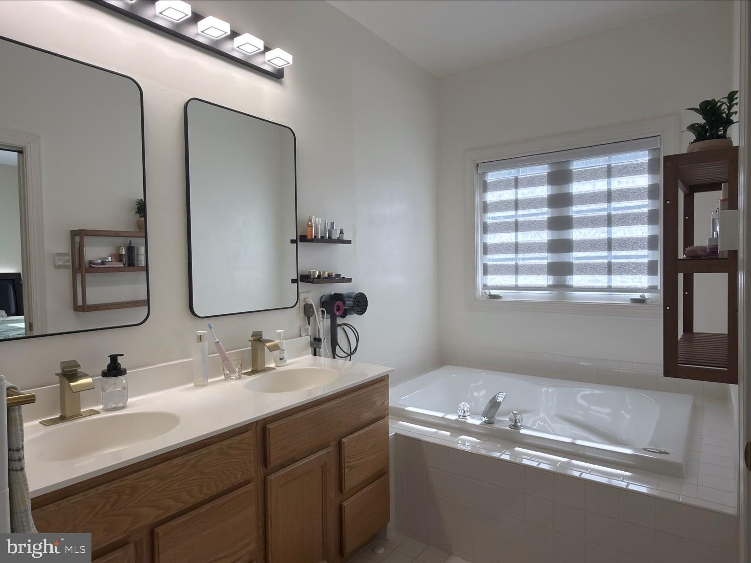 617 Highland Ridge Avenue Gaithersburg, MD 20878 - Photo 15 of 33 master bathroom