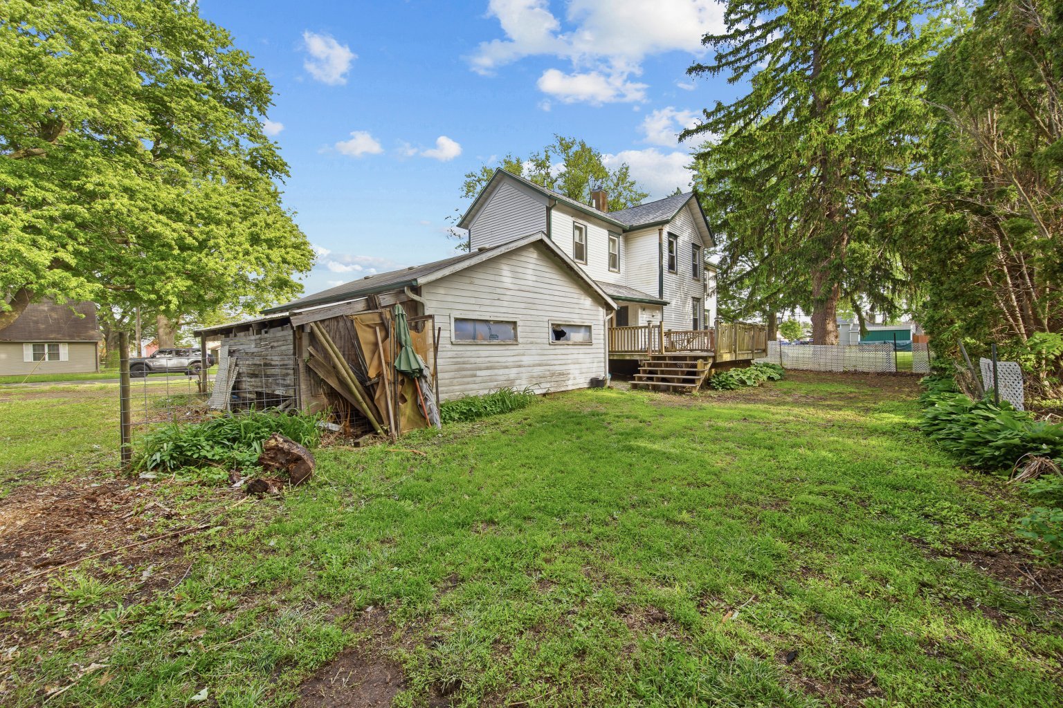 200 West Locust Street Cambridge, IL 61238 - Photo 8 of 32 a view of a house with backyard and garden