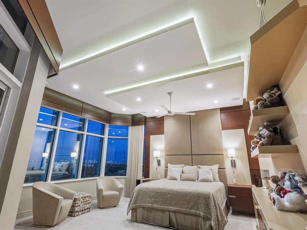 655 Longboat Club Road, Unit 1PH Longboat Key, FL 34228 - Photo 5 of 53 a bedroom with a bed and a large mirror