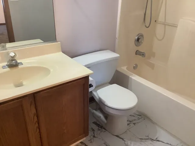 $299,900 | 2350 Woodhill Court, Plainfield, IL 60586