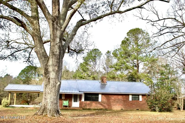 $205,000 | 1646 Southwest West Lincoln Drive, McCall Creek, MS 39647