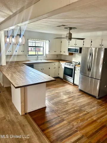 $205,000 | 1646 Southwest West Lincoln Drive, McCall Creek, MS 39647