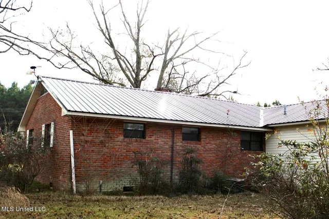 $205,000 | 1646 Southwest West Lincoln Drive, McCall Creek, MS 39647