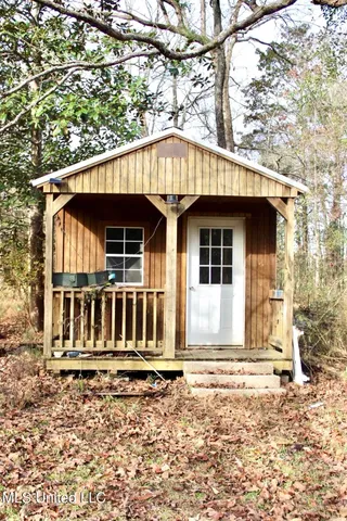 $205,000 | 1646 Southwest West Lincoln Drive, McCall Creek, MS 39647