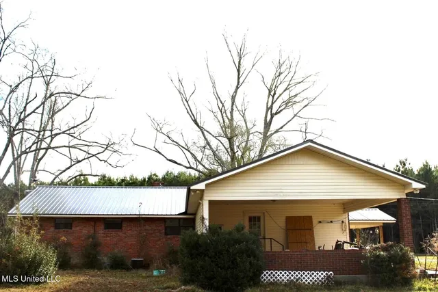 $205,000 | 1646 Southwest West Lincoln Drive, McCall Creek, MS 39647