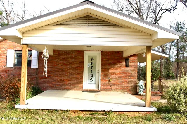 $205,000 | 1646 Southwest West Lincoln Drive, McCall Creek, MS 39647