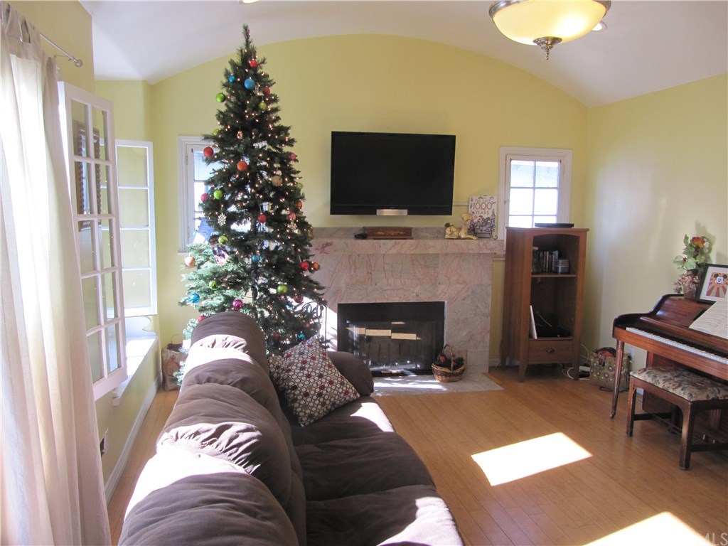 451 West Marigold Street Altadena, CA 91001 - Photo 4 of 29