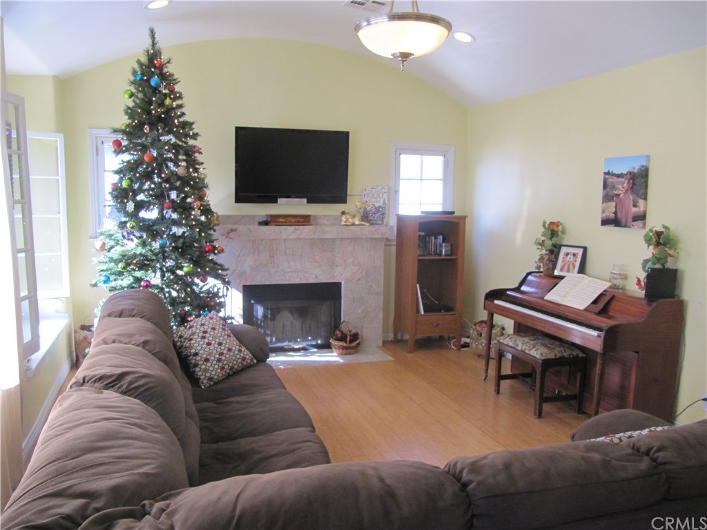 451 West Marigold Street Altadena, CA 91001 - Photo 5 of 29