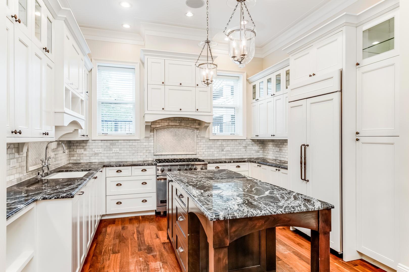 116 West Chestnut Street Chicago, IL 60610 - Photo 7 of 26