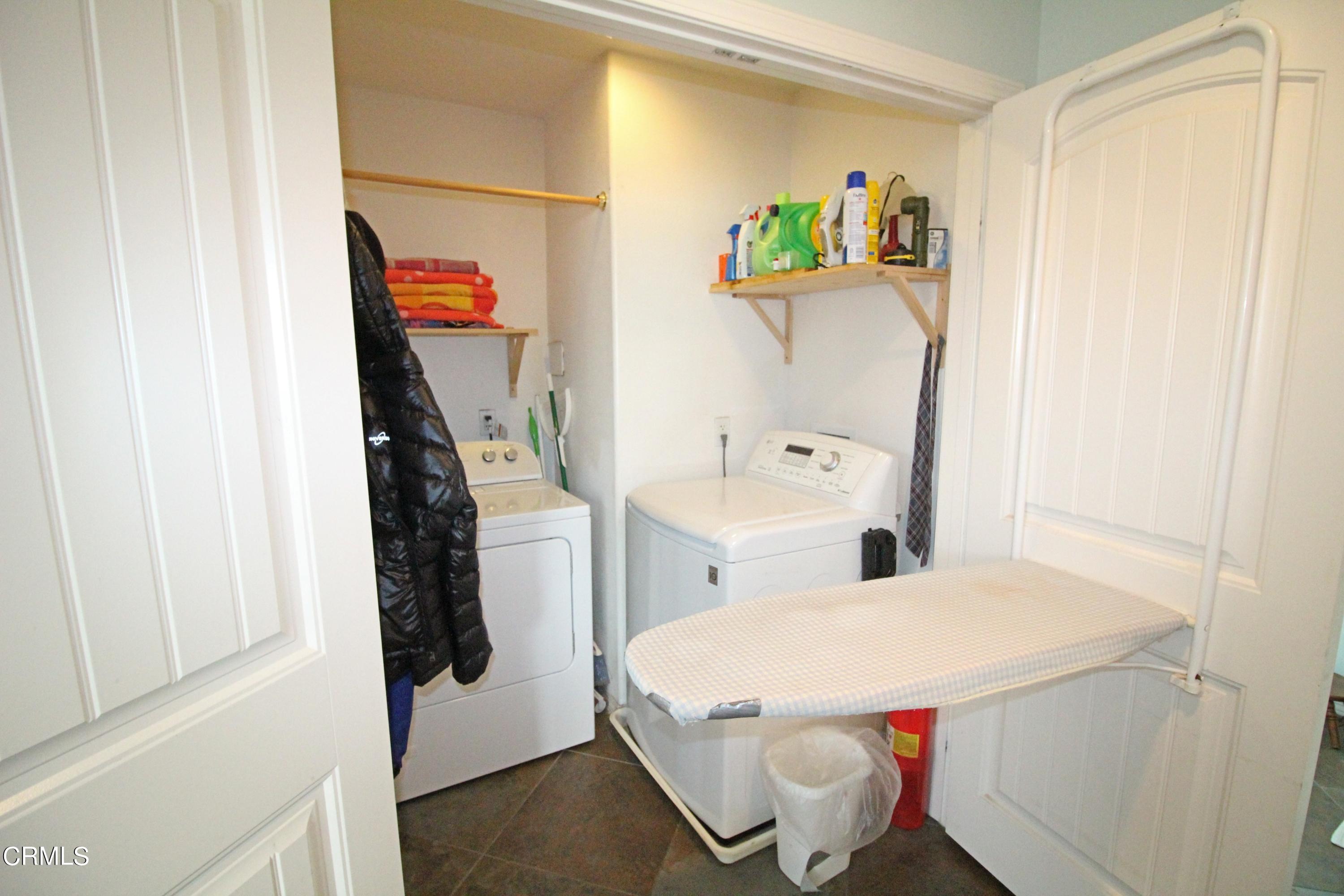 1428 Windshore Way Oxnard, CA 93035 - Photo 25 of 29 a bathroom with a sink toilet and vanity