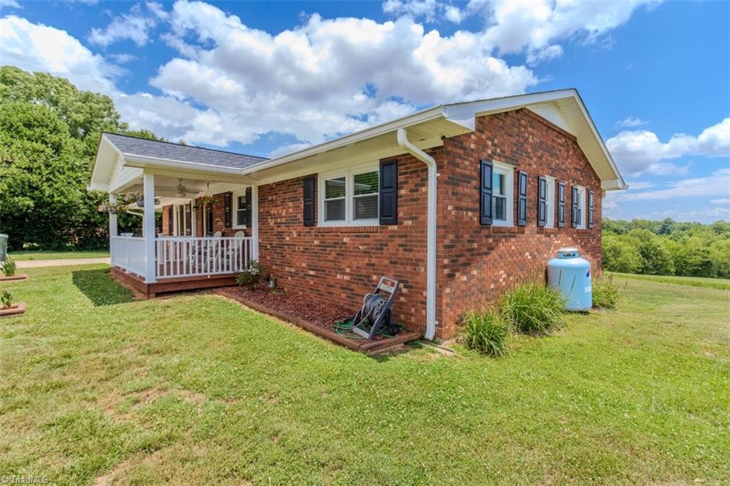 211 Parsons Road Wilkesboro, NC 28697 - Photo 5 of 48