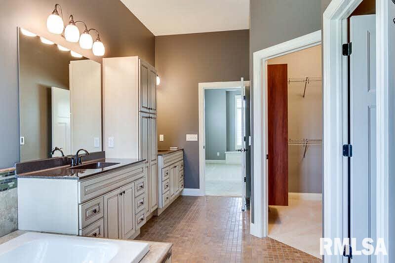 3247 Westminster Road Bettendorf, IA 52722 - Photo 13 of 24 Gallery Image 13