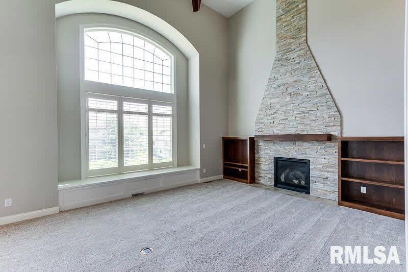 3247 Westminster Road Bettendorf, IA 52722 - Photo 3 of 24 Gallery Image 3