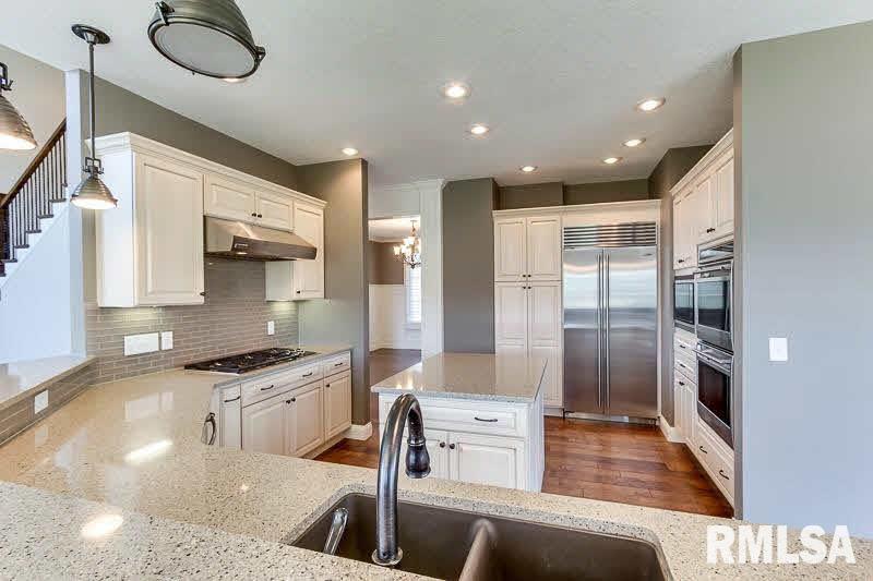 3247 Westminster Road Bettendorf, IA 52722 - Photo 8 of 24 Gallery Image 8