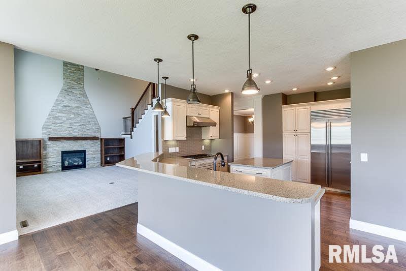 3247 Westminster Road Bettendorf, IA 52722 - Photo 9 of 24 Gallery Image 9