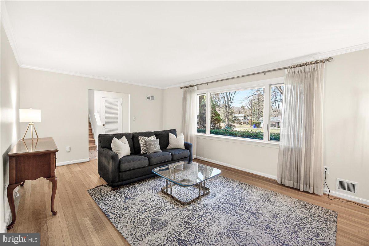 19005 Plummer Drive Germantown, MD 20876 - Photo 12 of 57