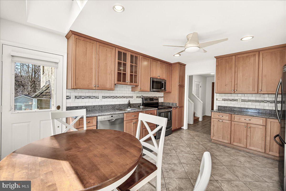 19005 Plummer Drive Germantown, MD 20876 - Photo 17 of 57