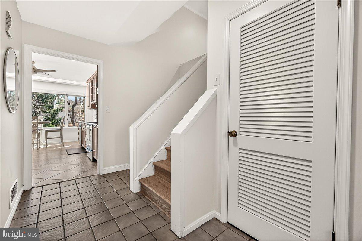 19005 Plummer Drive Germantown, MD 20876 - Photo 9 of 57