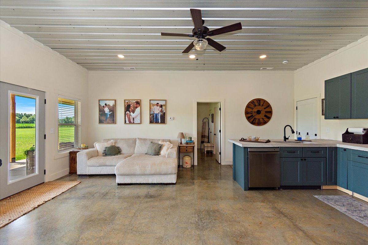 136 Good Hope Road Lawrenceburg, TN 38464 - Photo 6 of 36 Gallery Image 6