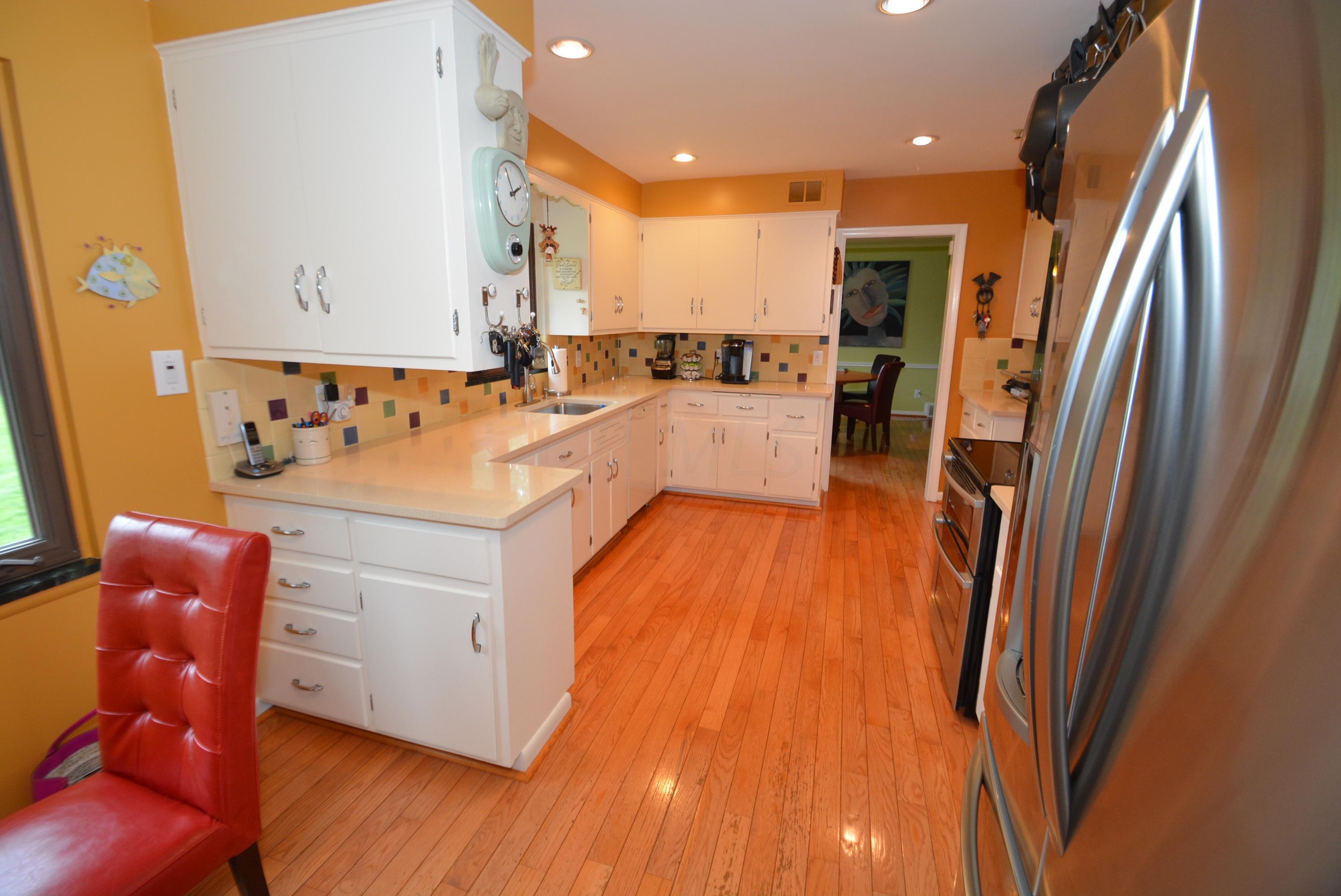 2830 Exmoor Road Columbus, OH 43221 - Photo 4 of 23