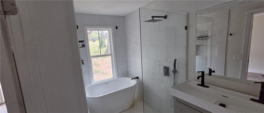 628 Farrar Court Avondale Estates, GA 30002 - Photo 15 of 17 a bathroom with a tub sink and mirror