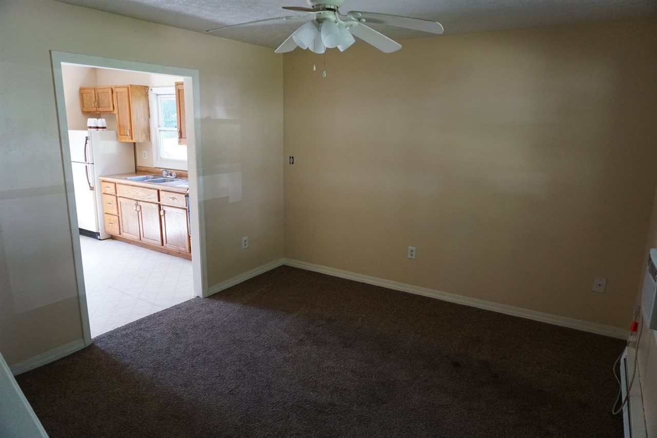 635 A Riley Boulevard Bedford, IN 47421 - Photo 7 of 17