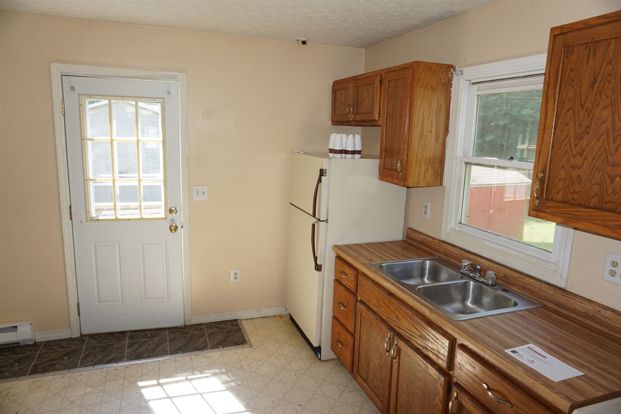 635 A Riley Boulevard Bedford, IN 47421 - Photo 8 of 17