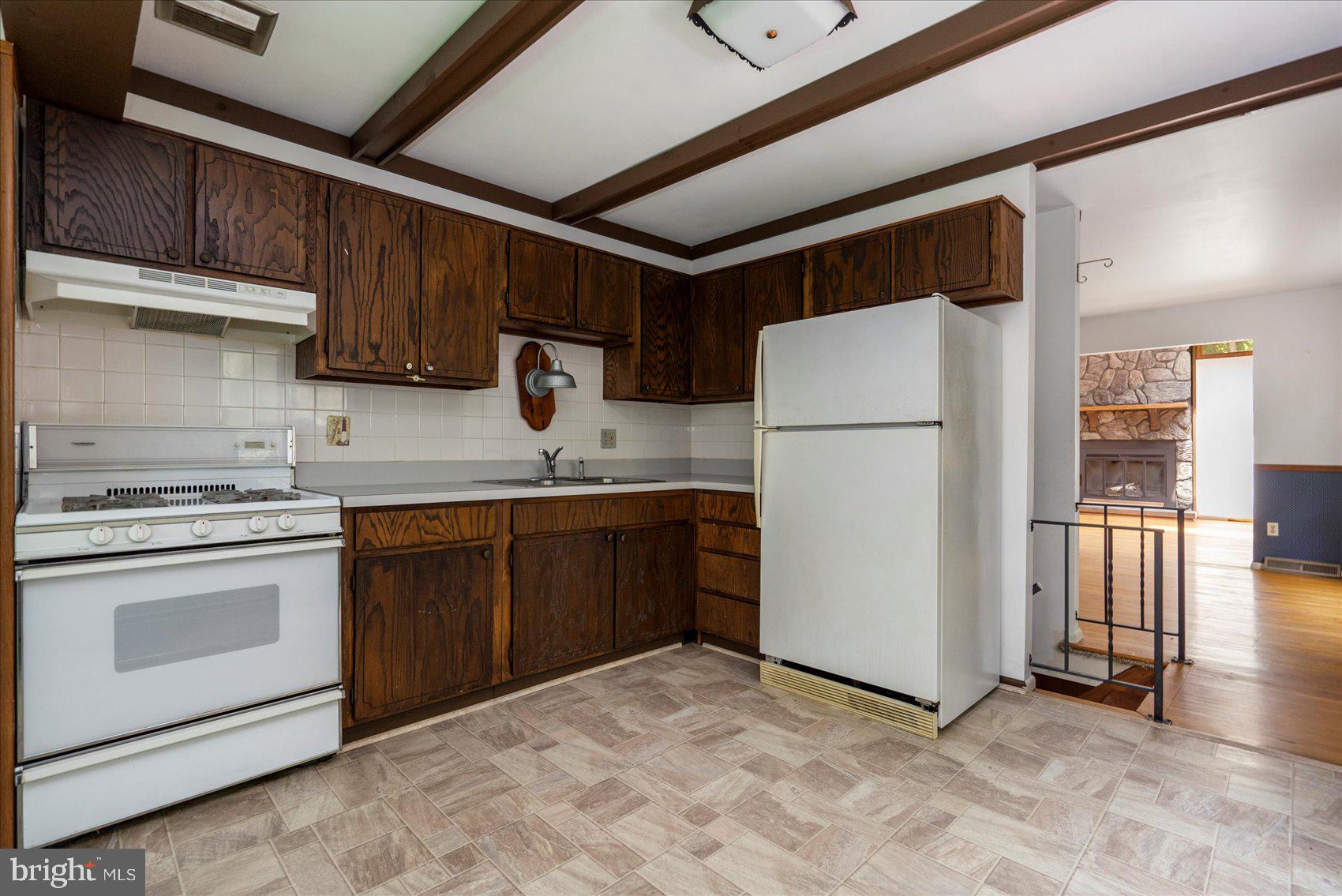 151 Spring Path Arnold, MD 21012 - Photo 12 of 53 Kitchen
